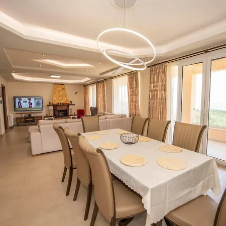 Villa Sarakinos *