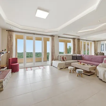Villa Sarakinos *