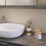 Vila Sarakinos *