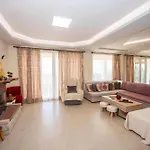 Vila Sarakinos Krinias